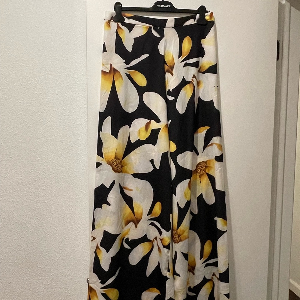 Floral Black and White Alice & Olivia‎ Women's Pants - Picture 2 of 6